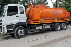 Emergency-choke-clearing-grease-trap-cleaning