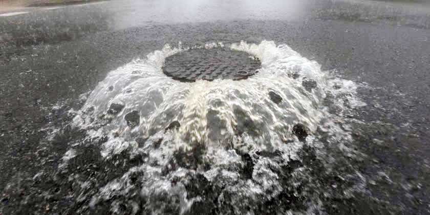 emergency-choke-overflowing-manhole-clearence-lian-shing